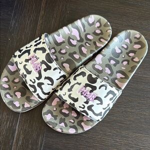 P448 Wild Print Slides with Pink Accents